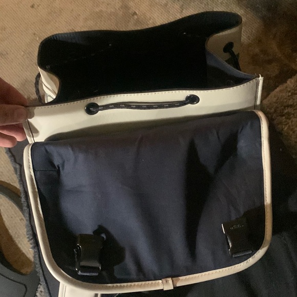 This is my newly used coach travel bag im just lookin to get sum extra cash - Picture 3 of 7